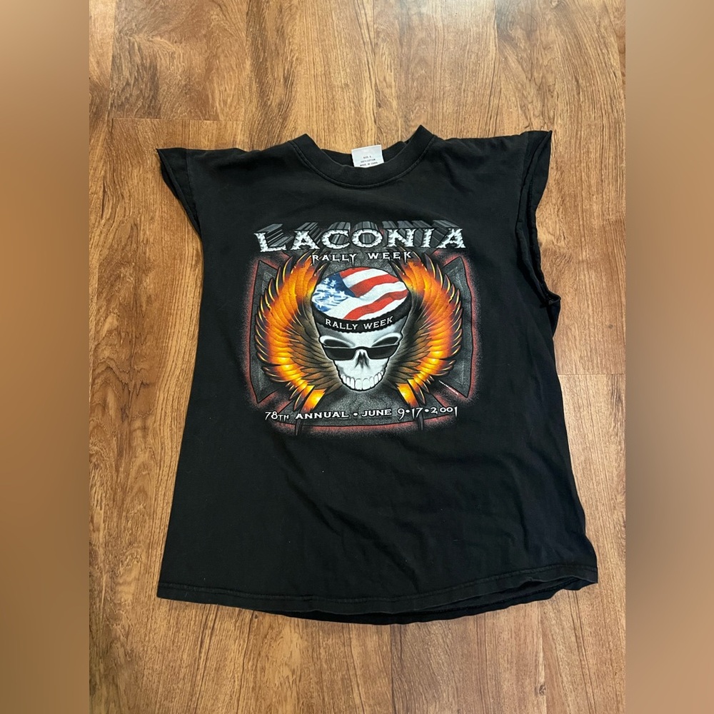 Vintage Laconia Motorcycle N.H Rally Week 2001 weirs beach, black T-shirt.